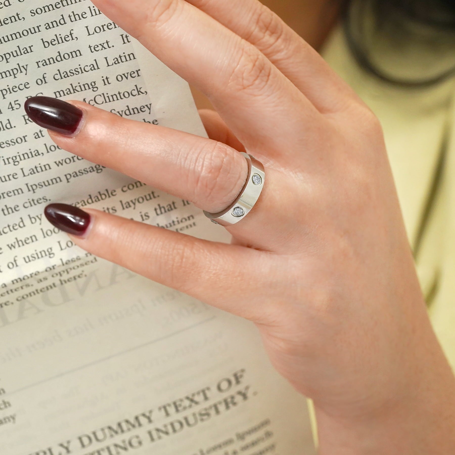 JeenMata Classic Fashion Band – Flush Bezel Everyday Ring – Anniversary and Meaningful Gift for Women in White Gold Plating